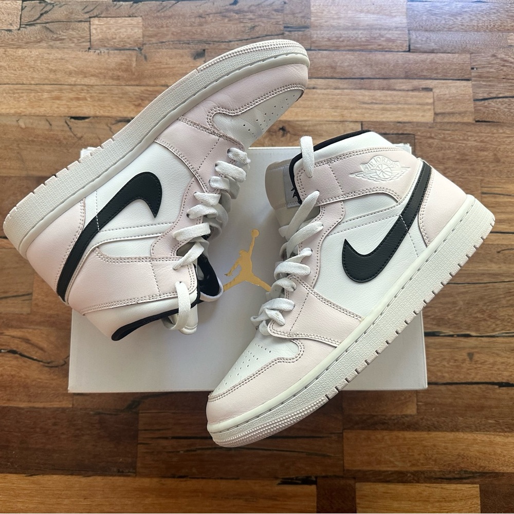 Women’s Nike Air Jordan 1 Mid Barely Rose